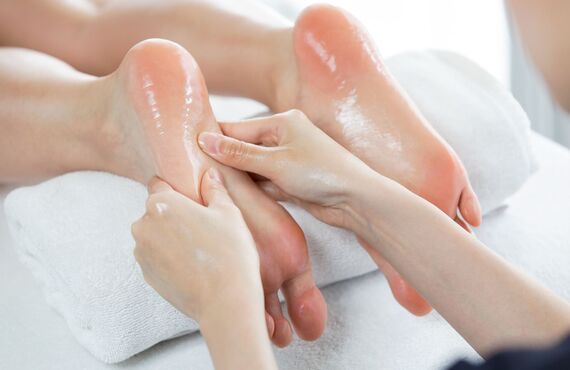 足のむくみの解消にも効果を発揮いたします | 素敵なリラクゼーションタイムを叶える梅田のサロン・moni.